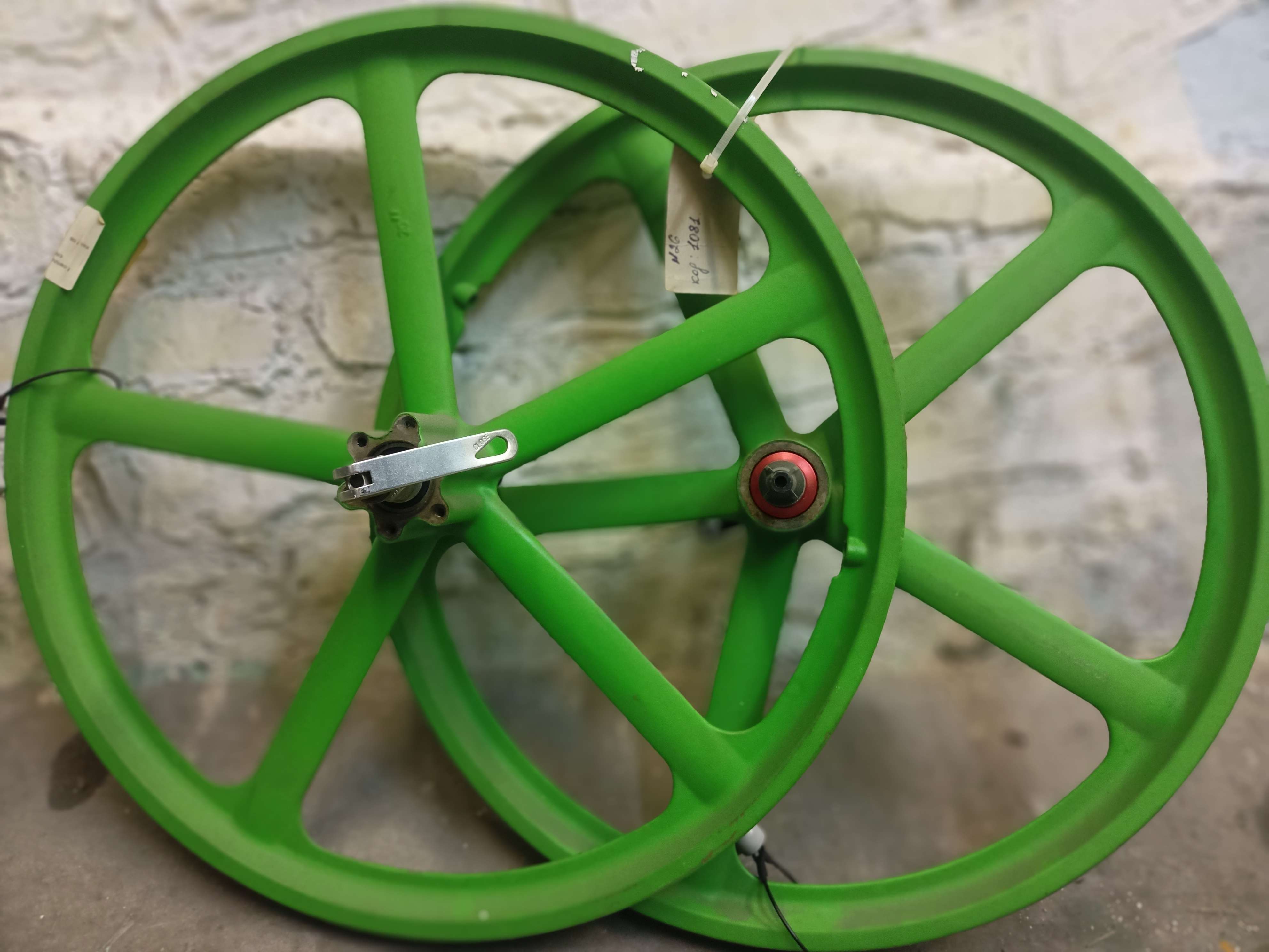 Комплект колес 20", литые, диск, под трещетку, VCA, зелёный